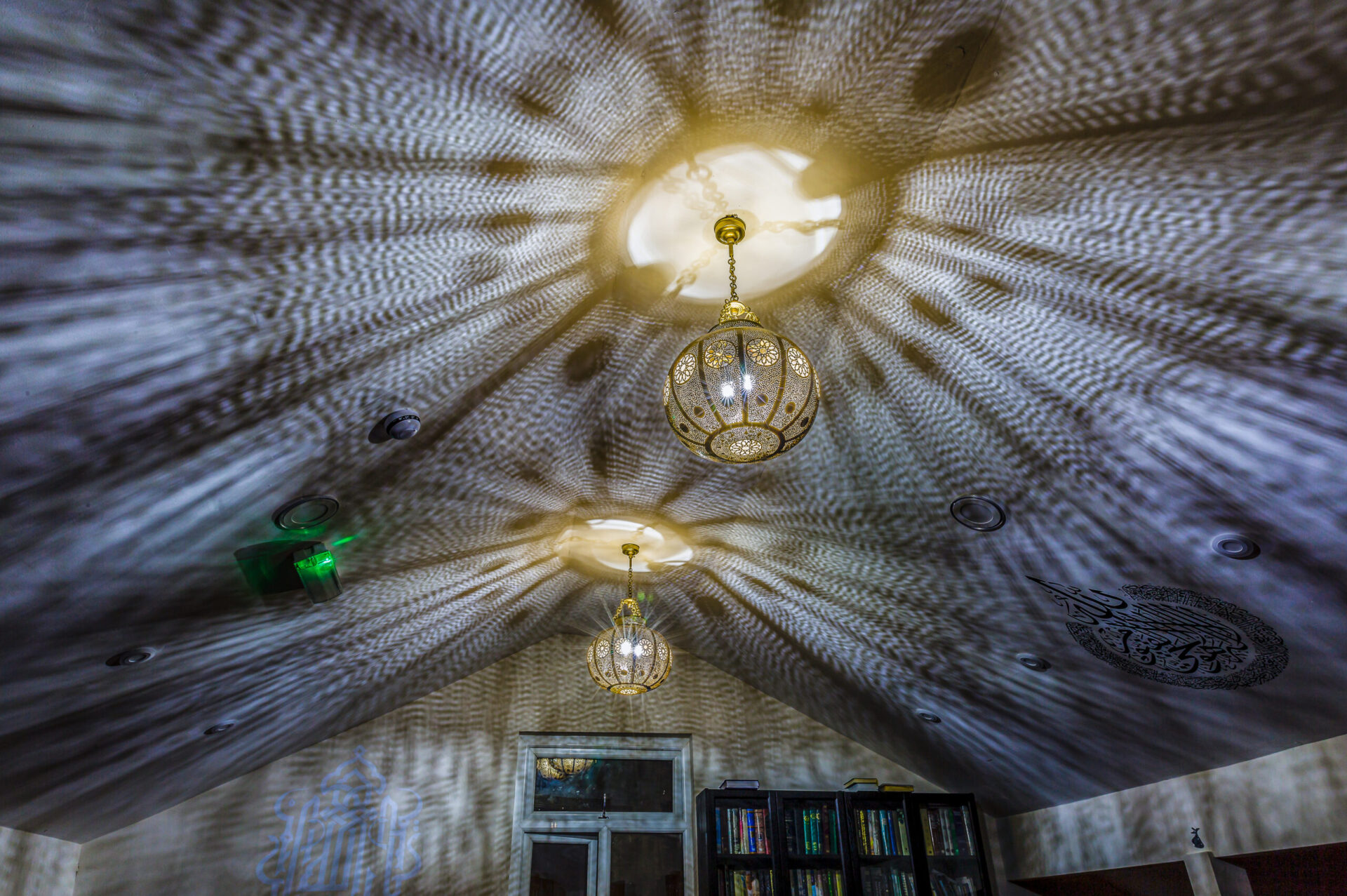 Decorative mosque lighting